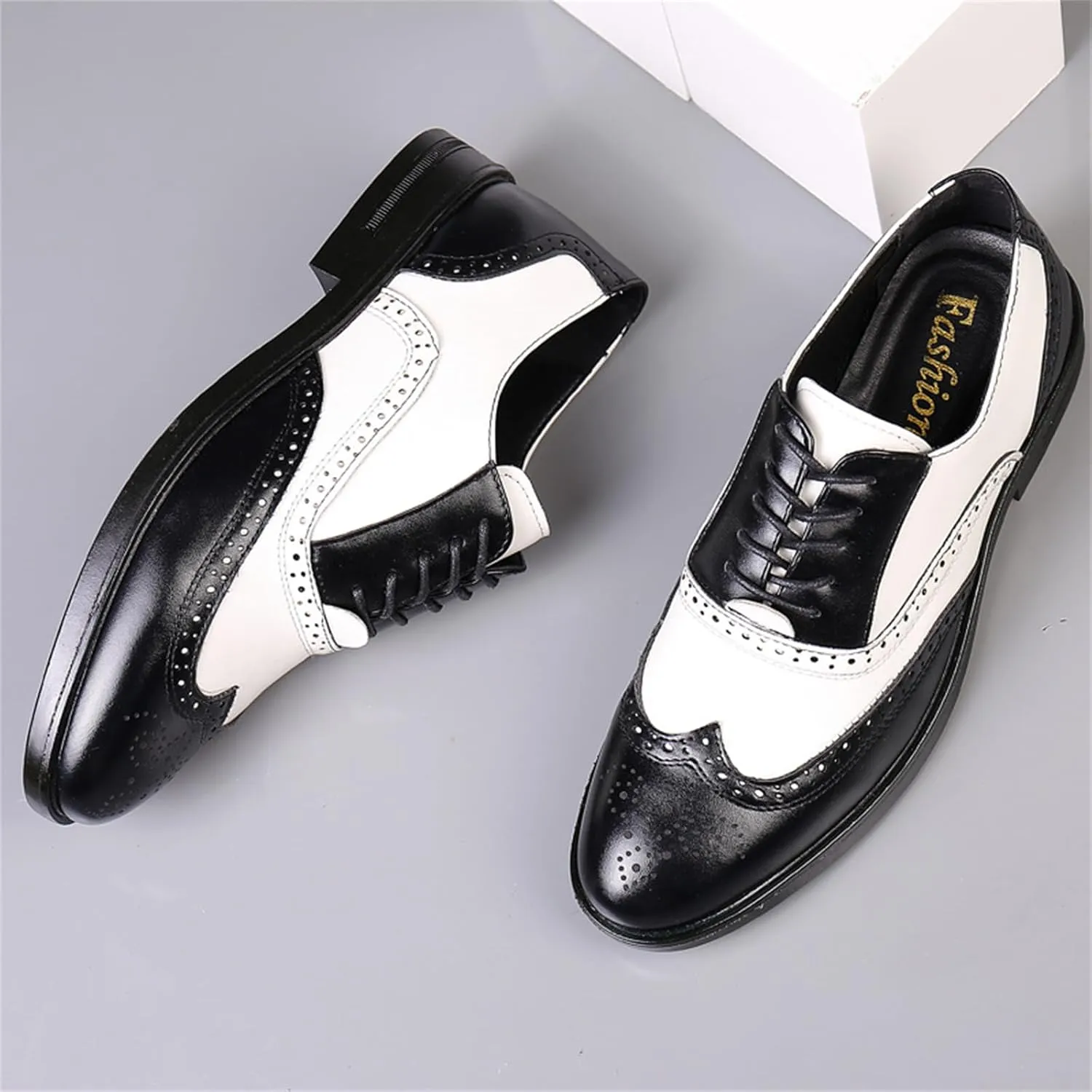 Mens Multicolor Leather Lace Up Brogues Dress Oxford Shoes Retro Two Tone Wingtip Carving Prom Derby Shoes Pointed Toe Business Formal Shoes