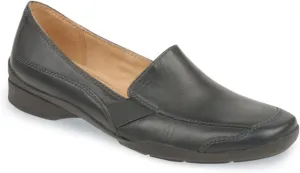 Naturalizer Women's Nominate Stella Slip-On Loafer